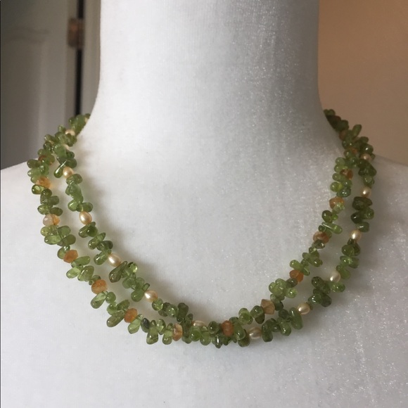 Jewelry - Beautiful Pearl and Green Stone Necklace